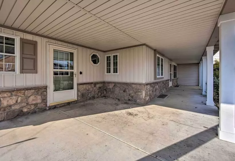 Peaceful Bird In Hand Home W/ Farmland Views!