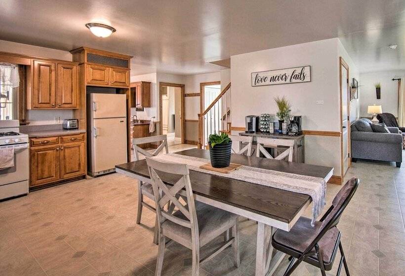 Peaceful Bird In Hand Home W/ Farmland Views!