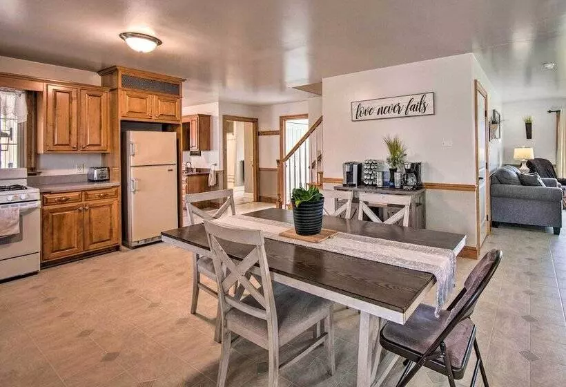 Peaceful Bird In Hand Home W/ Farmland Views!