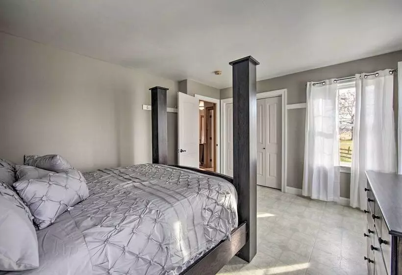 Peaceful Bird In Hand Home W/ Farmland Views!