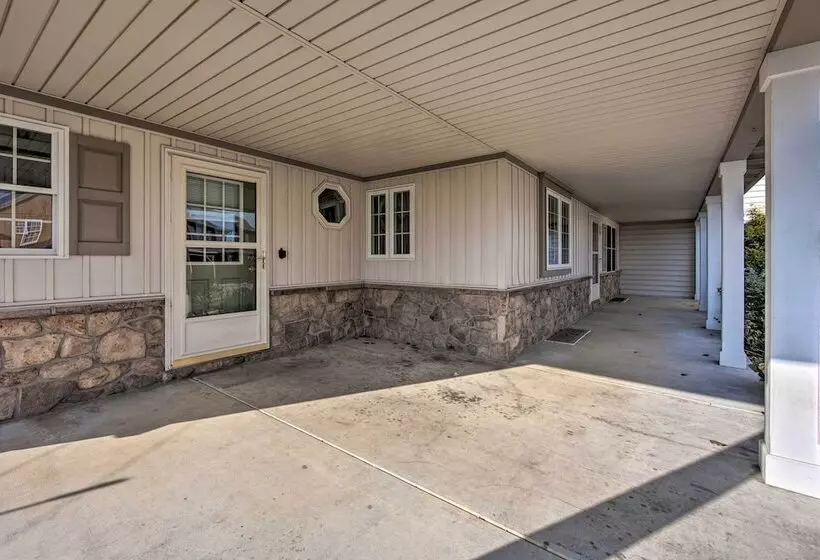 Peaceful Bird In Hand Home W/ Farmland Views!