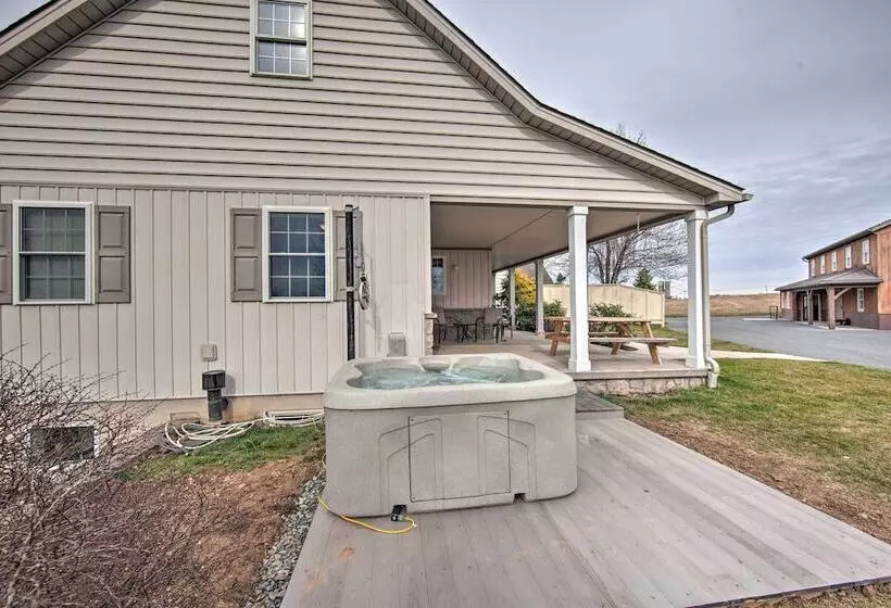 Peaceful Bird In Hand Home W/ Farmland Views!