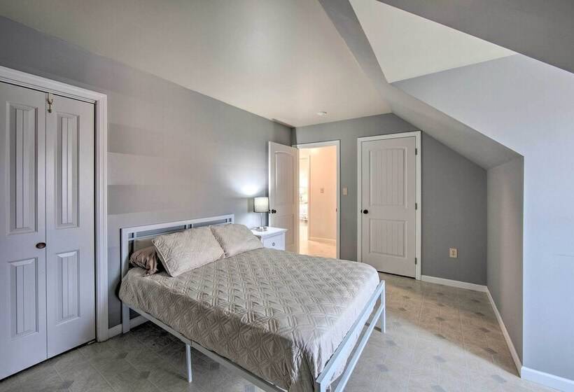 Peaceful Bird In Hand Home W/ Farmland Views!