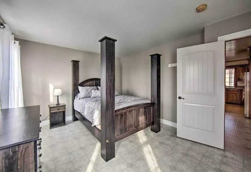 Peaceful Bird In Hand Home W/ Farmland Views!