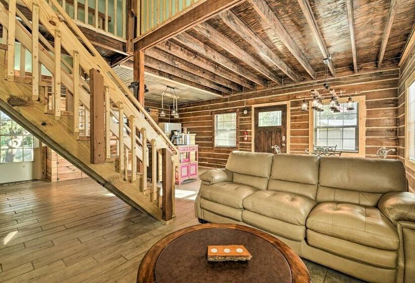 Peaceful Pet Friendly Cabin On Nueces River!