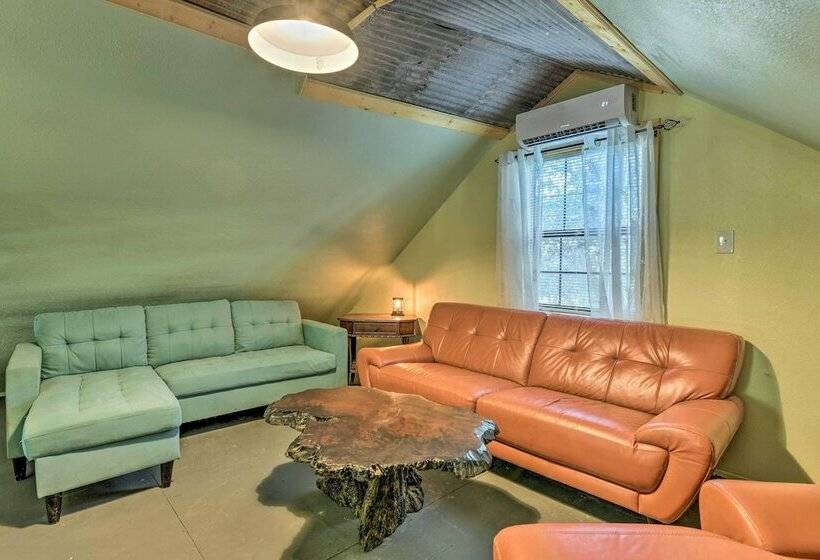 Peaceful Pet Friendly Cabin On Nueces River!