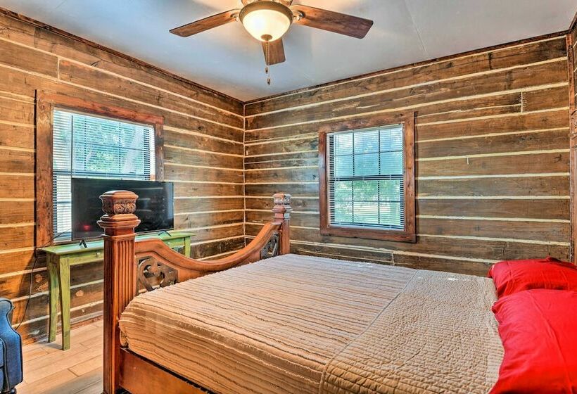 Peaceful Pet Friendly Cabin On Nueces River!