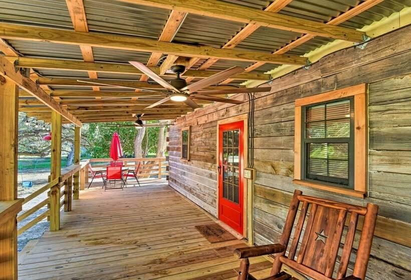 Peaceful Pet Friendly Cabin On Nueces River!