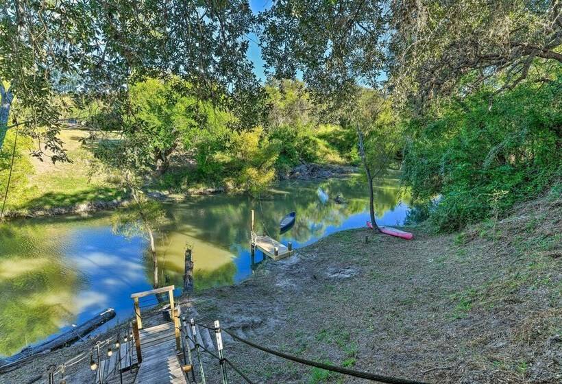 Peaceful Pet Friendly Cabin On Nueces River!
