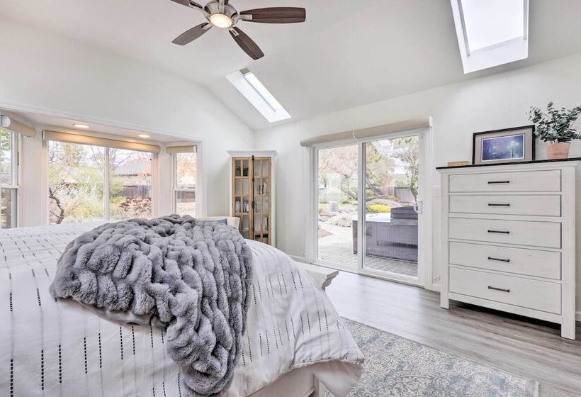 Peaceful Windsor Retreat W/ Private Hot Tub!