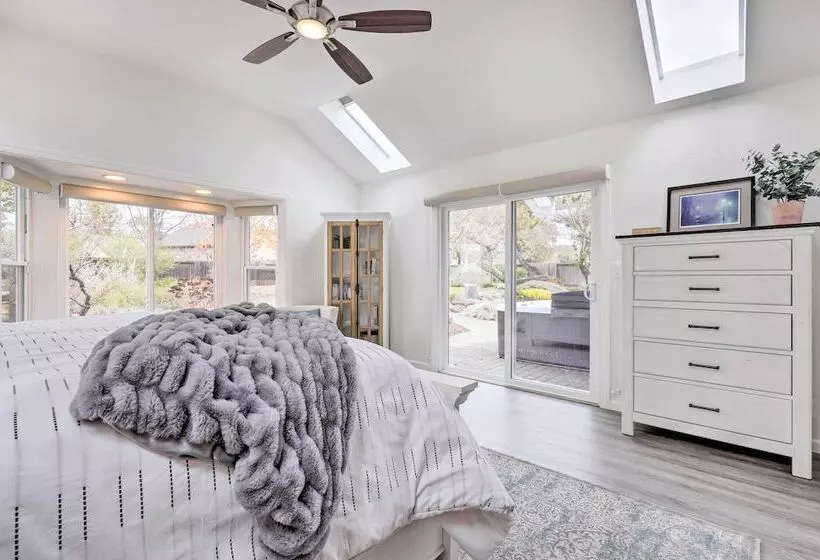 Peaceful Windsor Retreat W/ Private Hot Tub!