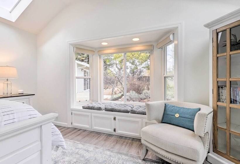 Peaceful Windsor Retreat W/ Private Hot Tub!