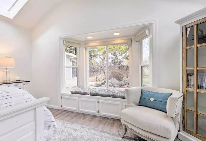 Peaceful Windsor Retreat W/ Private Hot Tub!