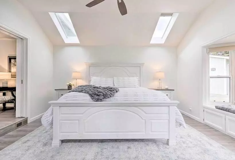 Peaceful Windsor Retreat W/ Private Hot Tub!