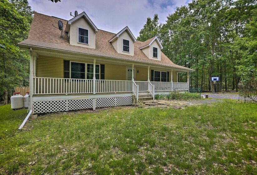 Poconos Family Retreat W/ Private Hot Tub!