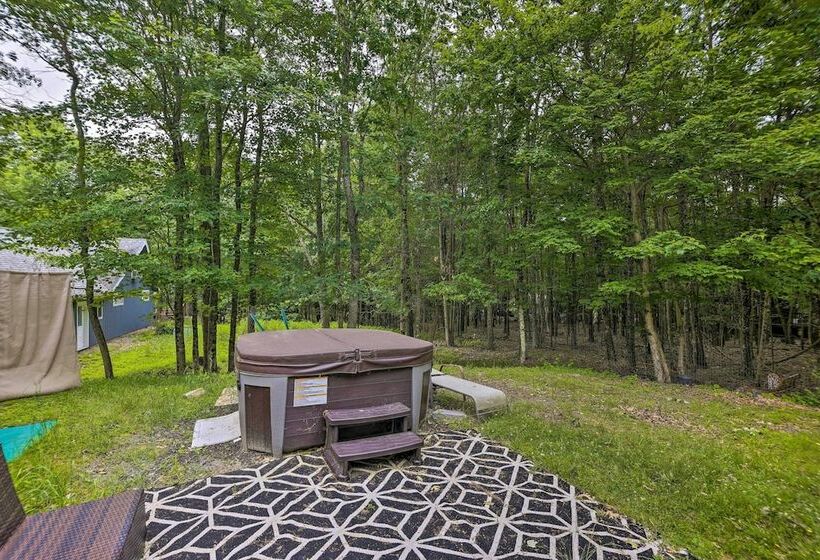 Poconos Family Retreat W/ Private Hot Tub!