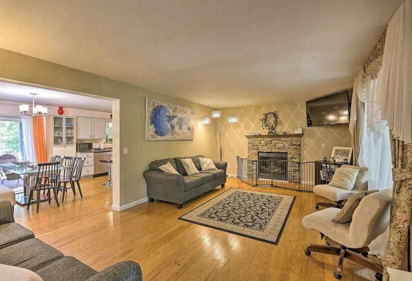 Poconos Family Retreat W/ Private Hot Tub!