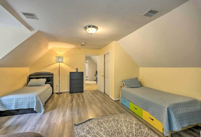 Poconos Family Retreat W/ Private Hot Tub!