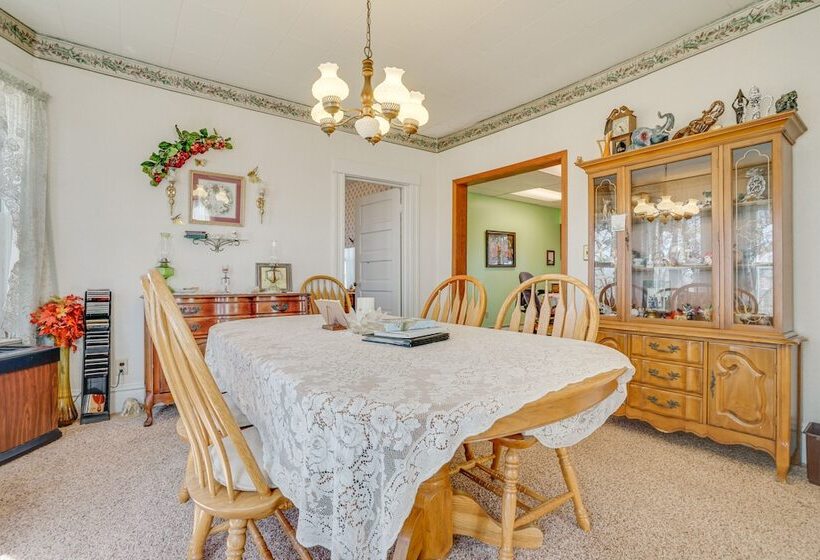 Quiet Farmhouse Retreat W/ Fire Pit   Pets Welcome