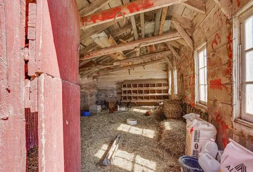 Quiet Farmhouse Retreat W/ Fire Pit   Pets Welcome