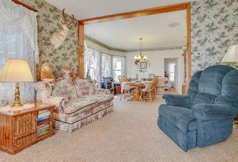 Quiet Farmhouse Retreat W/ Fire Pit   Pets Welcome