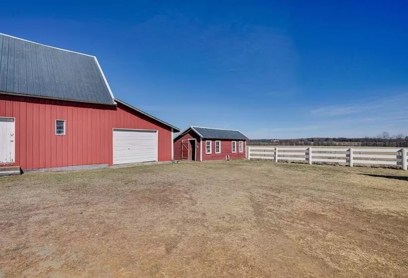 Quiet Farmhouse Retreat W/ Fire Pit   Pets Welcome