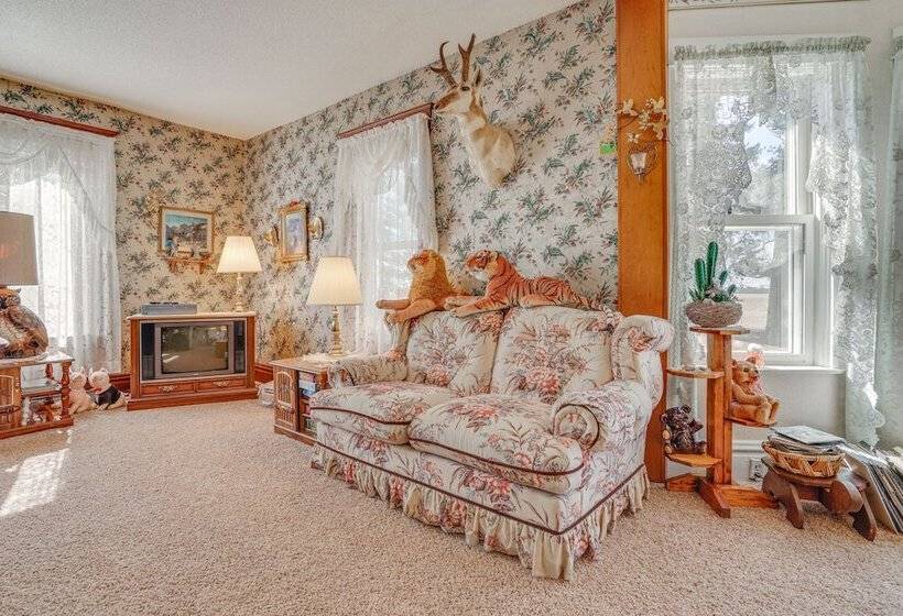 Quiet Farmhouse Retreat W/ Fire Pit   Pets Welcome