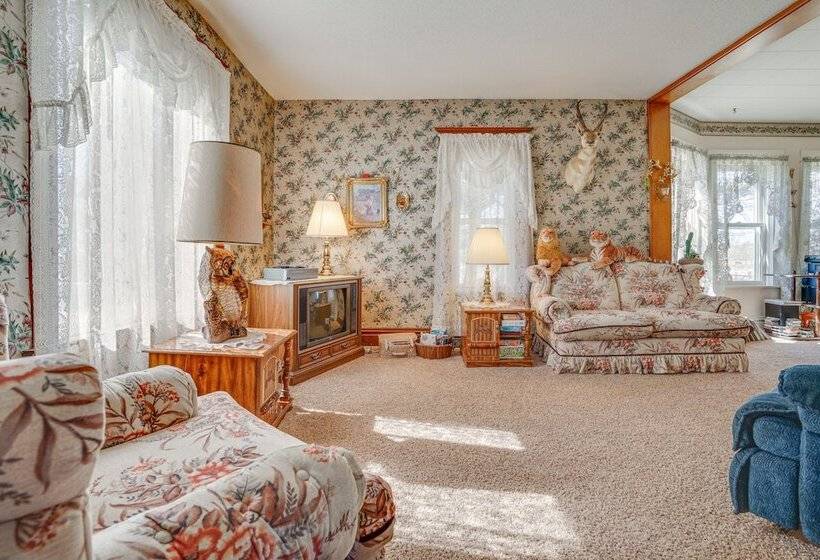 Quiet Farmhouse Retreat W/ Fire Pit   Pets Welcome