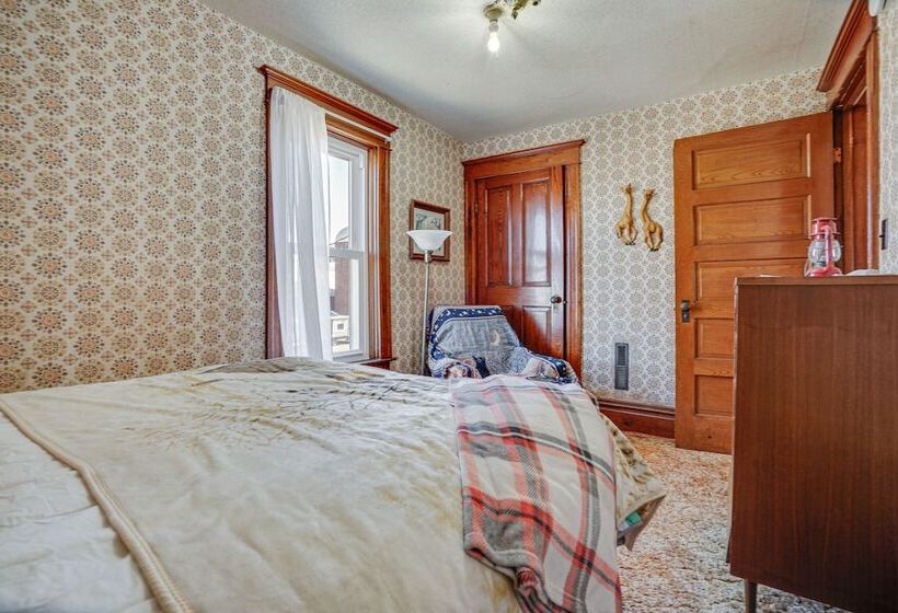 Quiet Farmhouse Retreat W/ Fire Pit   Pets Welcome