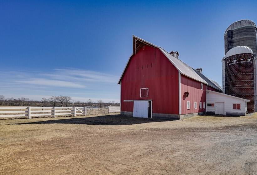 Quiet Farmhouse Retreat W/ Fire Pit   Pets Welcome