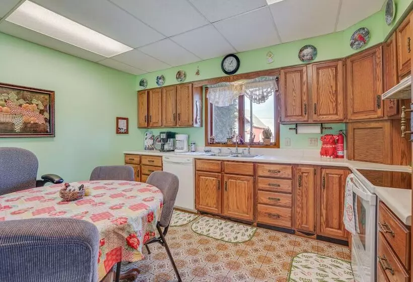 Quiet Farmhouse Retreat W/ Fire Pit   Pets Welcome