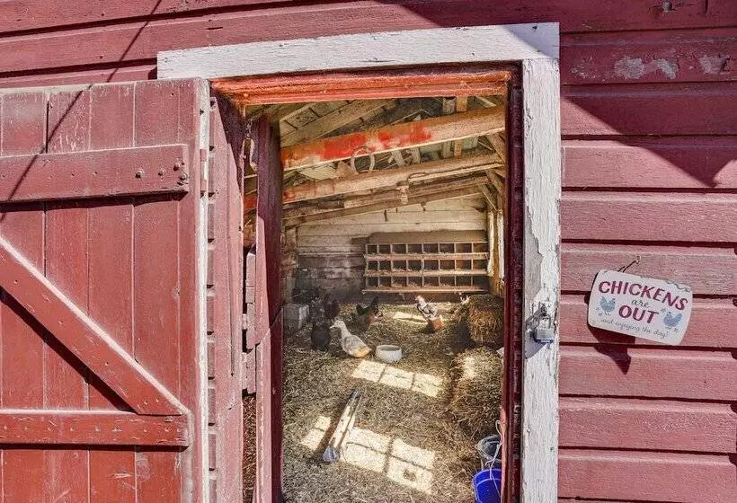 Quiet Farmhouse Retreat W/ Fire Pit   Pets Welcome