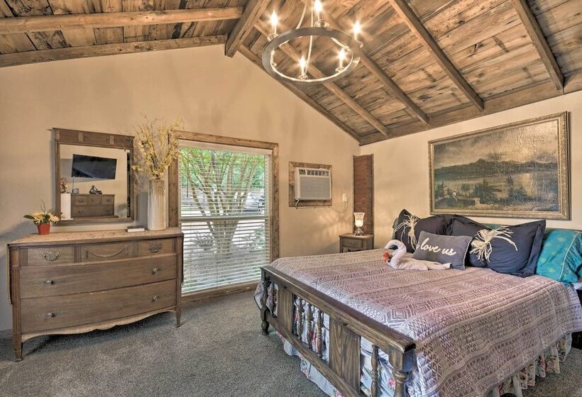 Rustic Chic Home ~1 Mi To Dtwn Hot Springs!