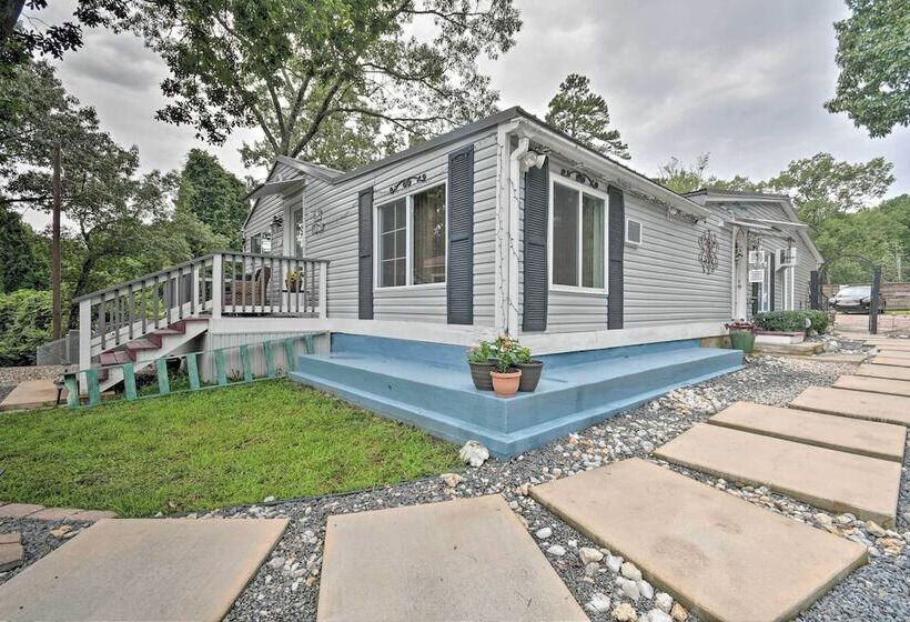 Rustic Chic Home ~1 Mi To Dtwn Hot Springs!