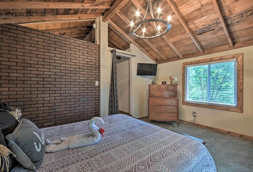 Rustic Chic Home ~1 Mi To Dtwn Hot Springs!