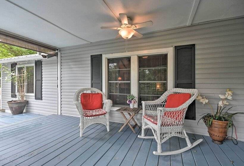 Rustic Chic Home ~1 Mi To Dtwn Hot Springs!