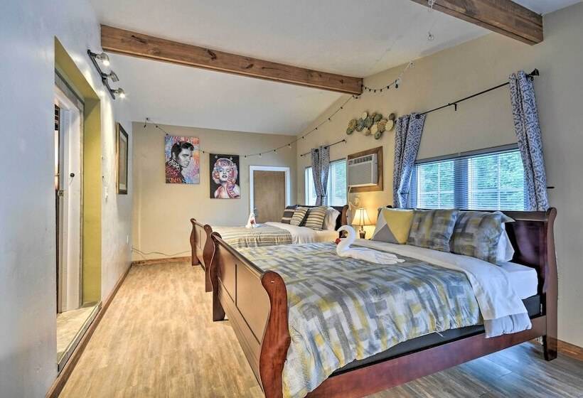 Rustic Chic Home ~1 Mi To Dtwn Hot Springs!