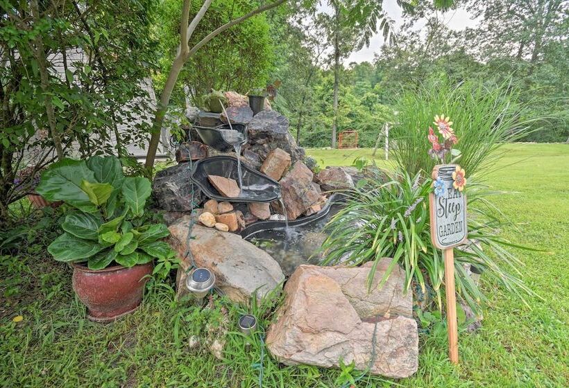 Rustic Chic Home ~1 Mi To Dtwn Hot Springs!