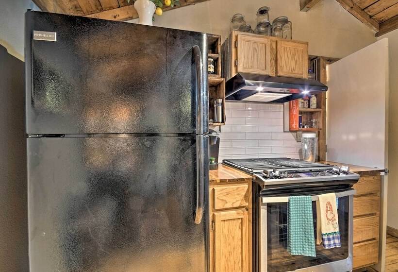 Rustic Chic Home ~1 Mi To Dtwn Hot Springs!