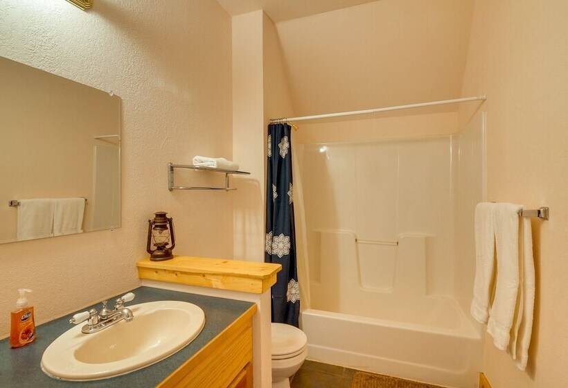 Rustic Pagosa Springs Cabin W/ Hot Tub + Game Room