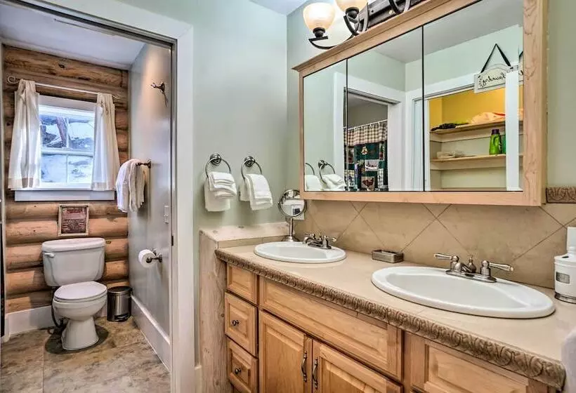 Secluded Log Cabin W/ Game Room & Forest Views