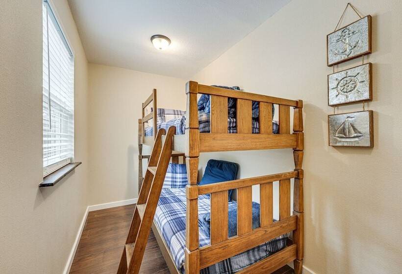 Lakeside Blue Eye Escape W/ Game Room & Hot Tub!