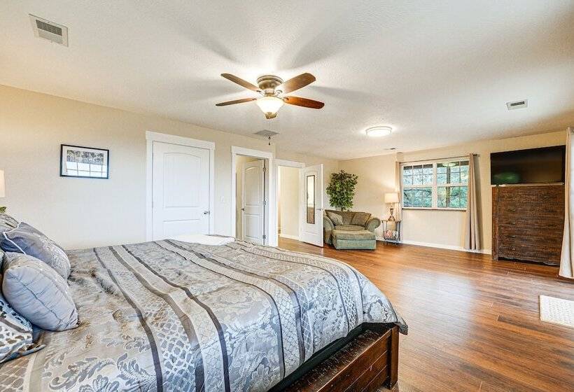 Lakeside Blue Eye Escape W/ Game Room & Hot Tub!