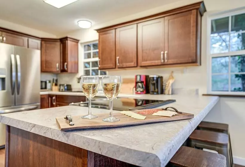 Lakeside Blue Eye Escape W/ Game Room & Hot Tub!