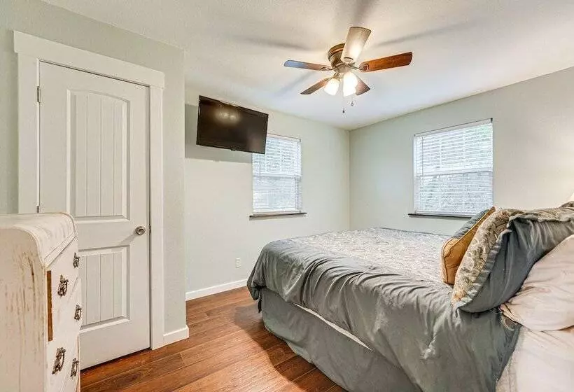 Lakeside Blue Eye Escape W/ Game Room & Hot Tub!