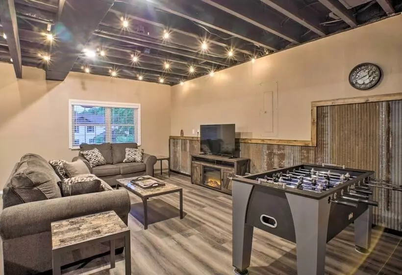 Lakeside Blue Eye Escape W/ Game Room & Hot Tub!