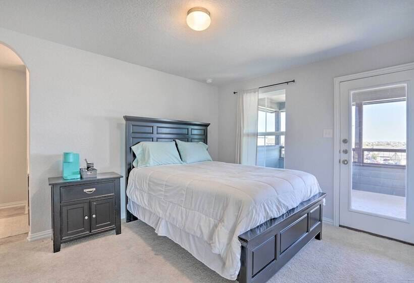 Sleek Schertz House W/ Private Pool & Spa