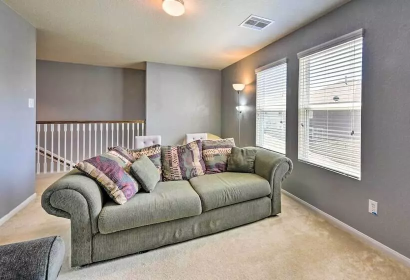 Spacious Conroe Home   6 Mi To The Woodlands!