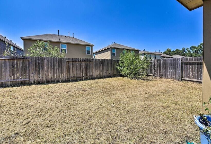 Spacious Conroe Home   6 Mi To The Woodlands!