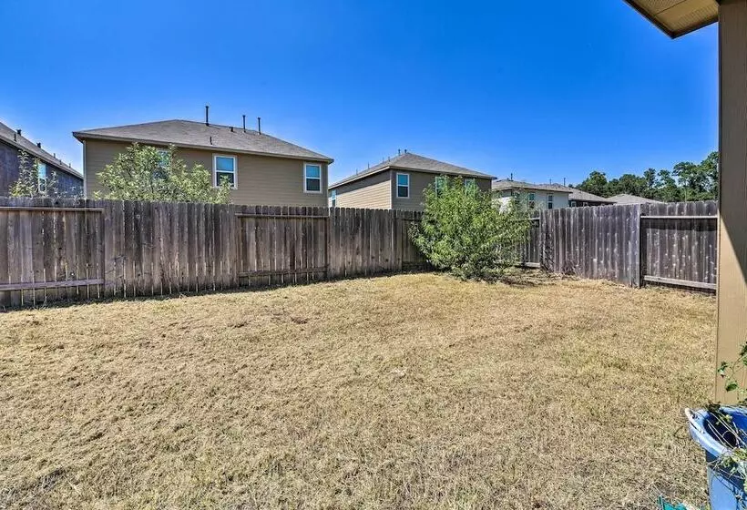 Spacious Conroe Home   6 Mi To The Woodlands!